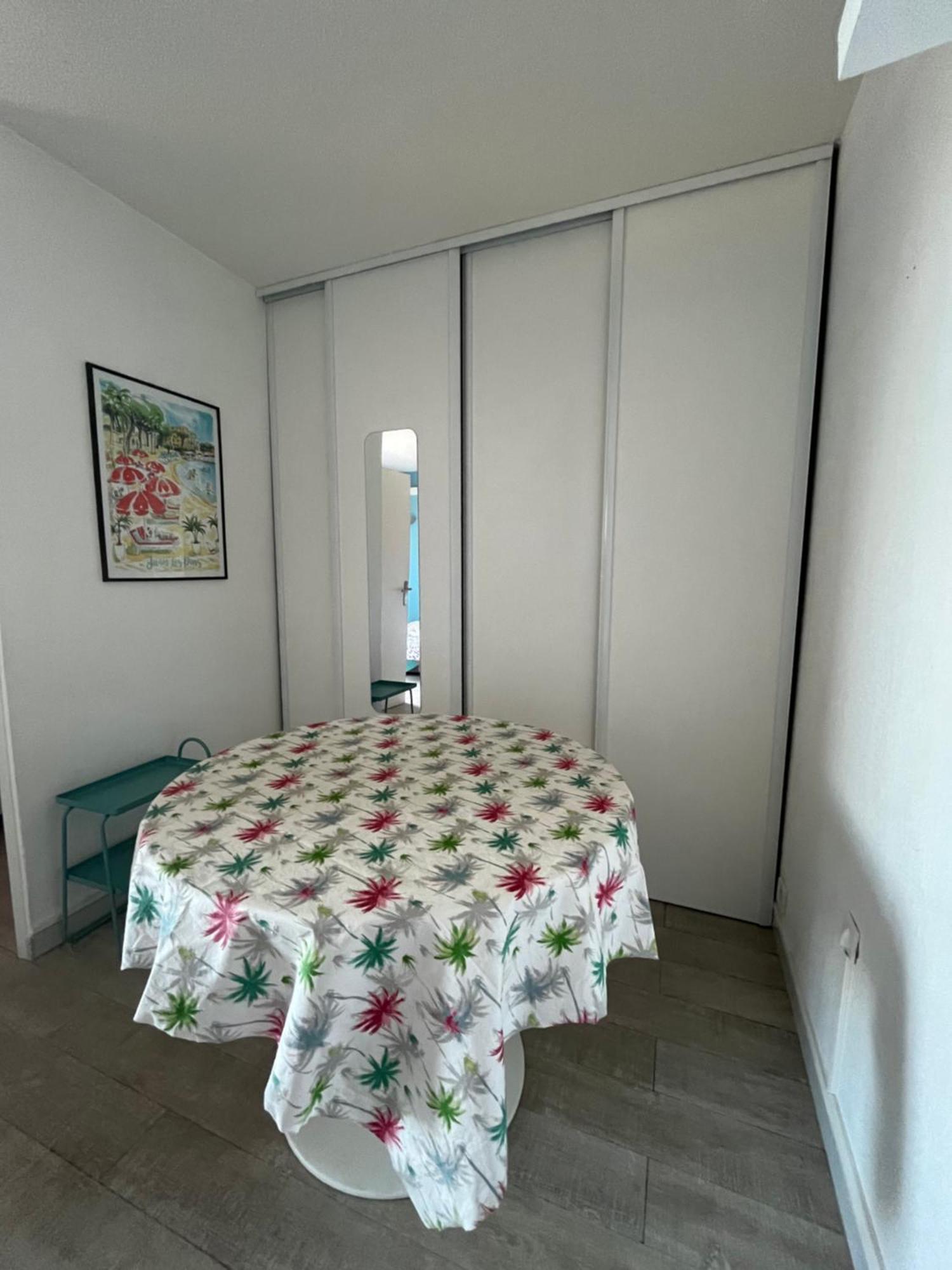 Appartement T2 de standing au pied des plages Golfe-Juan Buitenkant foto