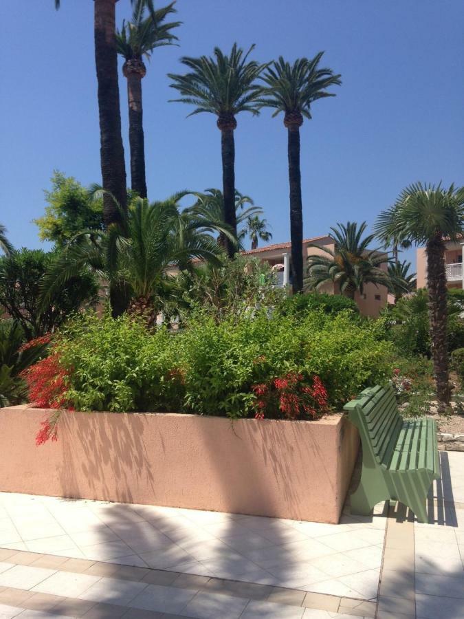 Appartement T2 de standing au pied des plages Golfe-Juan Buitenkant foto
