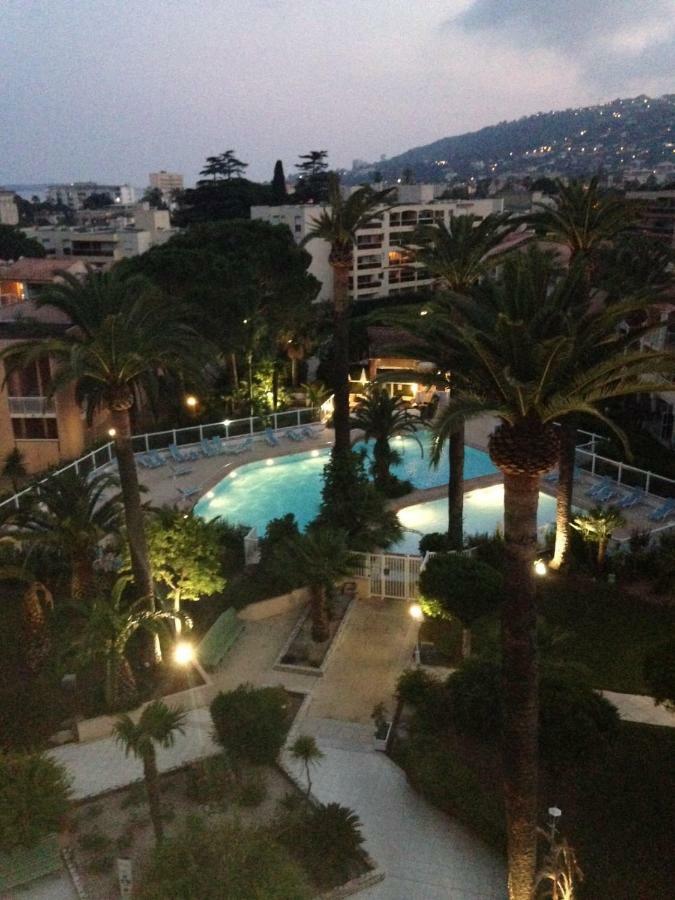 Appartement T2 de standing au pied des plages Golfe-Juan Buitenkant foto