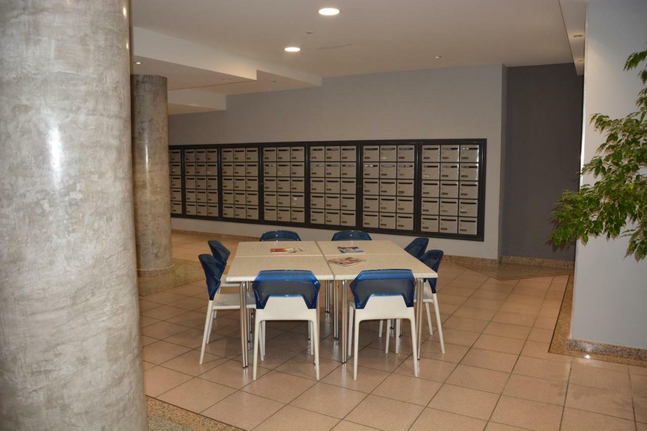 Appartement T2 de standing au pied des plages Golfe-Juan Buitenkant foto